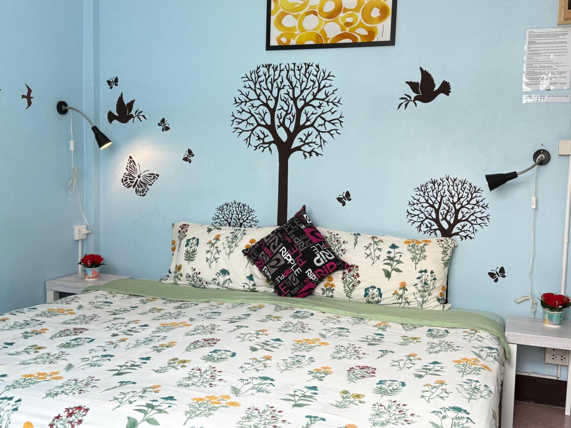 Hostel Baan Nampetch *